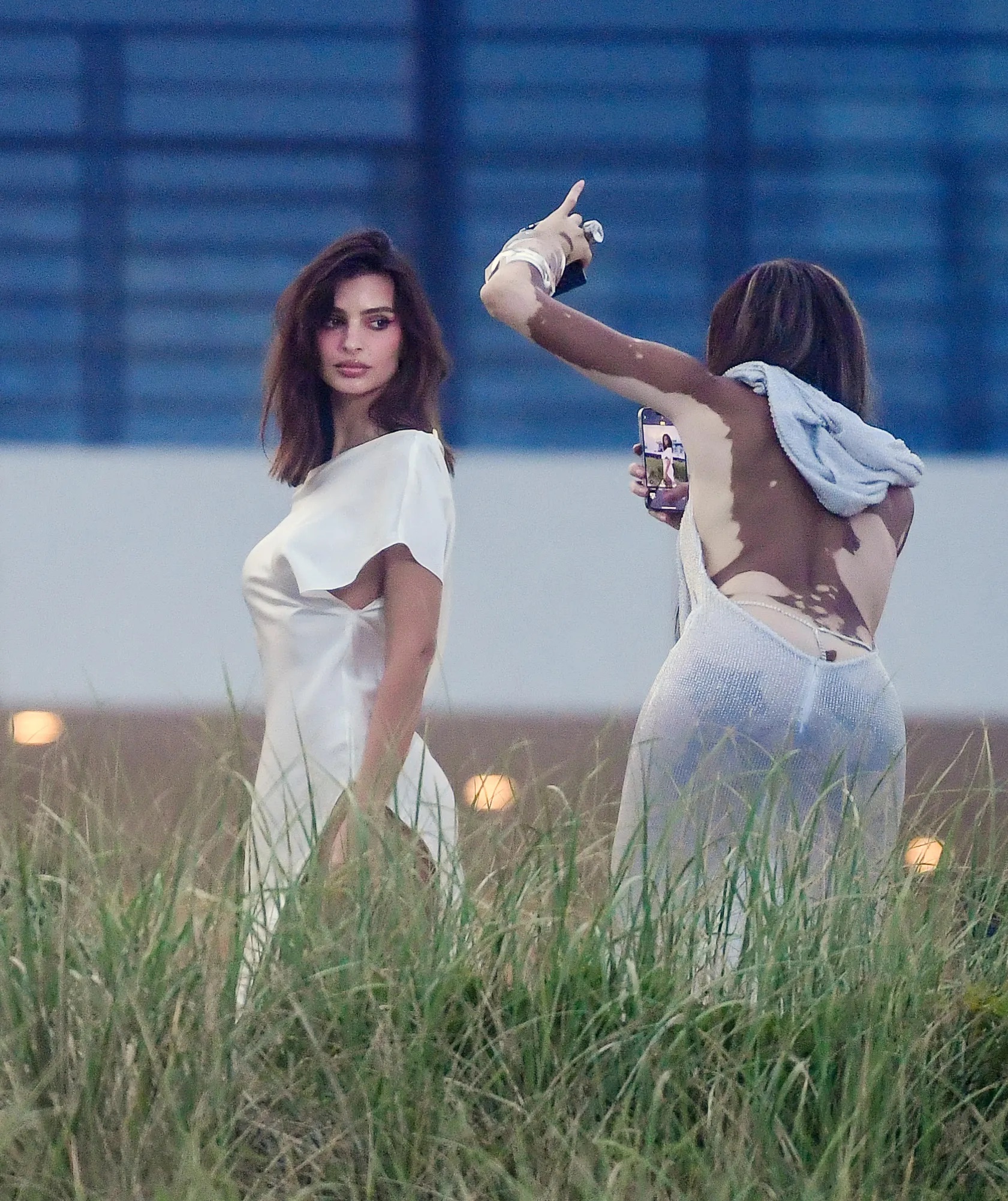 أكبر تجمع لفنانين ومشاهير في مناسبة اجتماعية... طائرات خاصة وسيارات فارهة